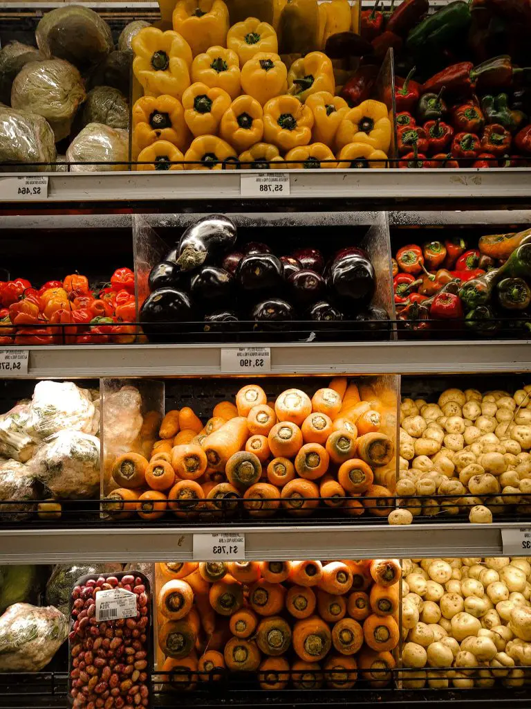 Vegetales en una tienda de alimentos