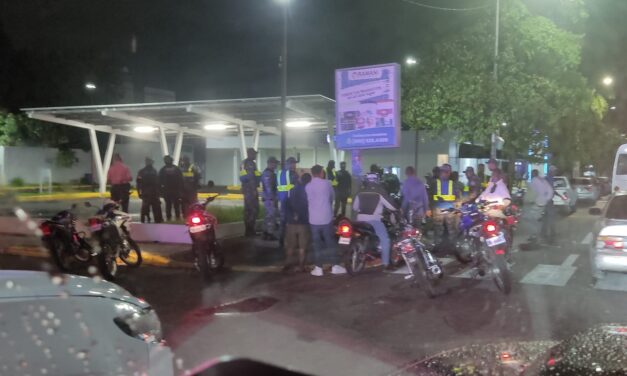 Dos presuntos delincuentes resultan heridos durante accidente en la avenida Constitución de San Cristóbal