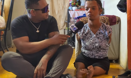 Entrevistan a joven con condición especial en Salcedo