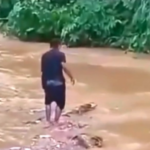Hombre desafía la naturaleza debajo de un puente sobre escombros