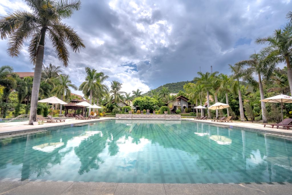 Hotel tropical con acceso a la playa