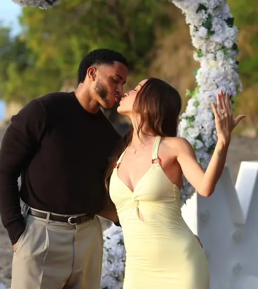 Dominicano Jeremy Peña y su prometida julia grosso