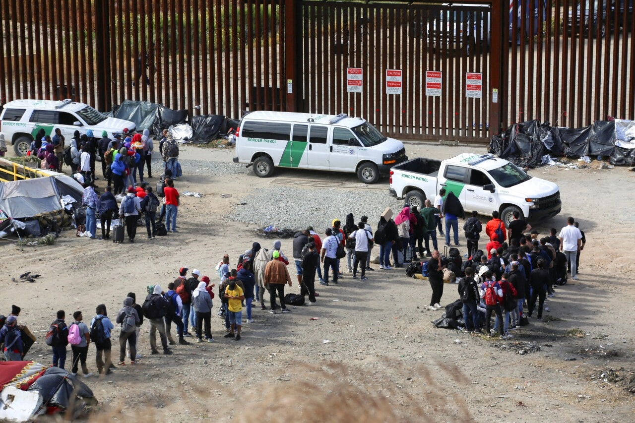 Estados Unidos ofrece incentivo a migrantes que opten por salida Estados Unidos ofrece incentivo a migrantes que opten por salida