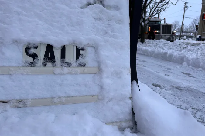 Ola invernal en Nueva York nevadas y tormentas que podrian dejar acumulados importantes en varias regiones del estado AP25332475167952