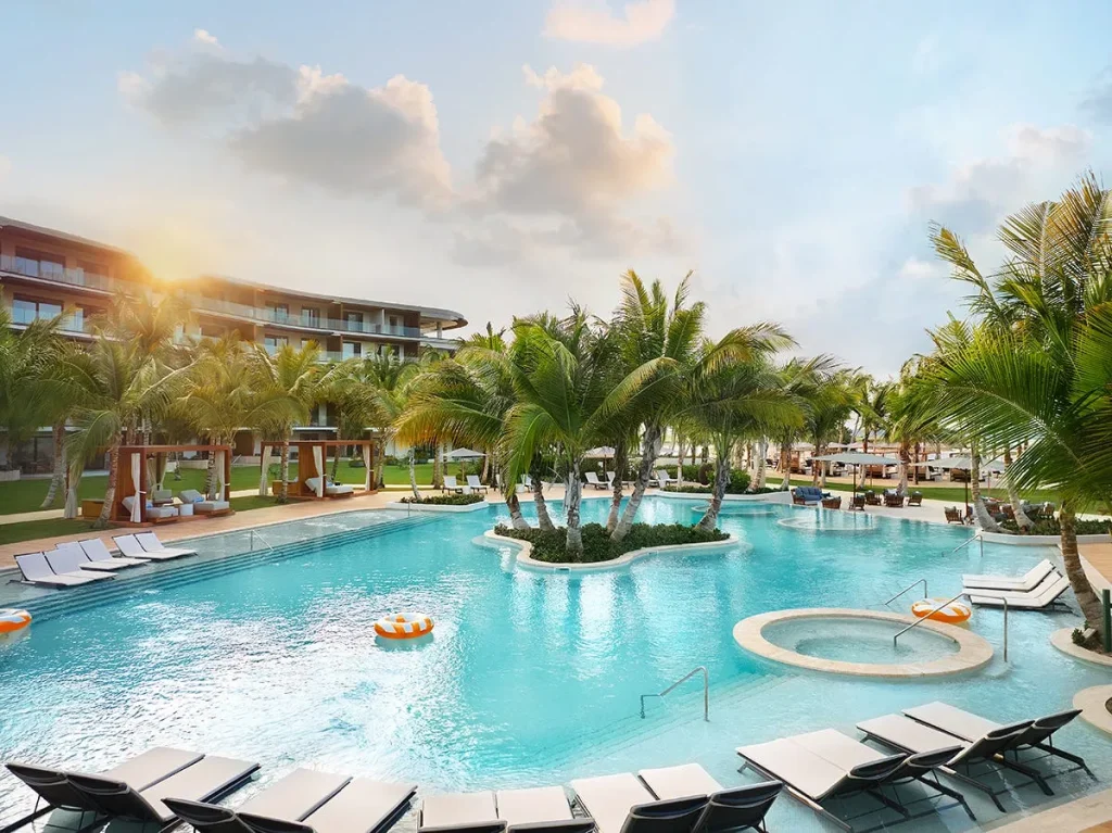 Piscina de un resot en Cap Cana