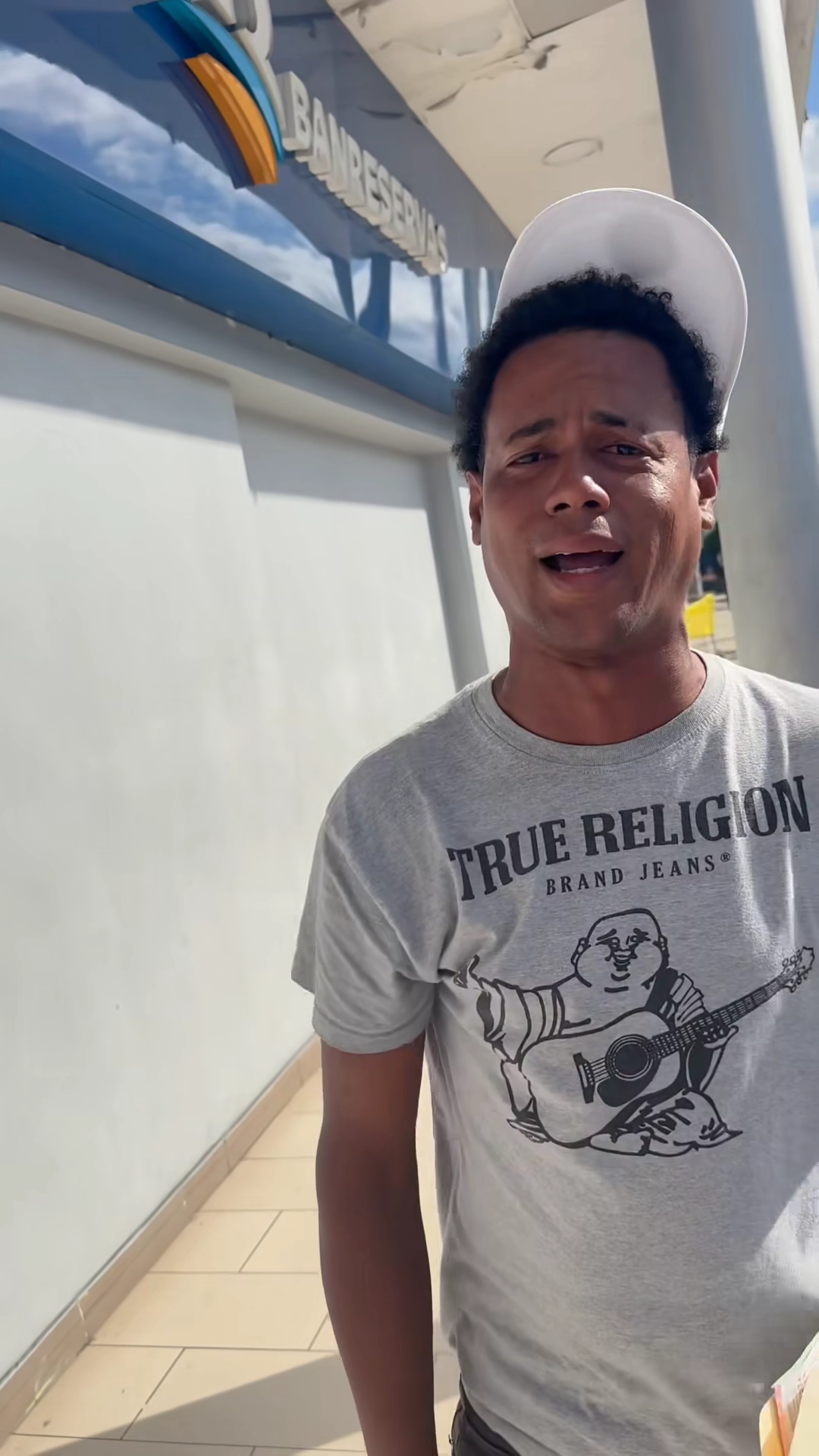 Video viral muestra hombre sin fondos en cuenta de Banco de Reservas 2