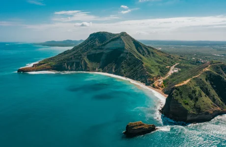 Viaje responsable por los paisajes costeros de Montecristi — portada