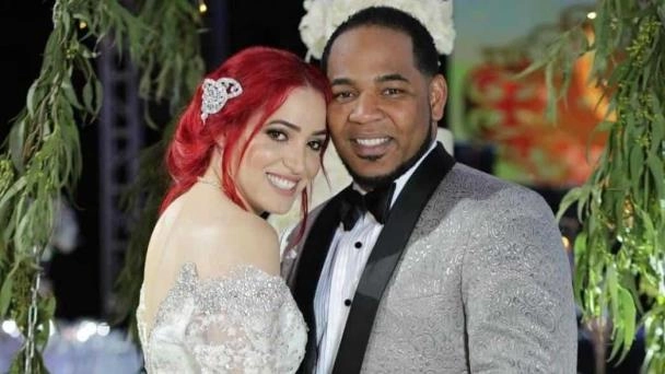 karen yapoort junto a su esposo