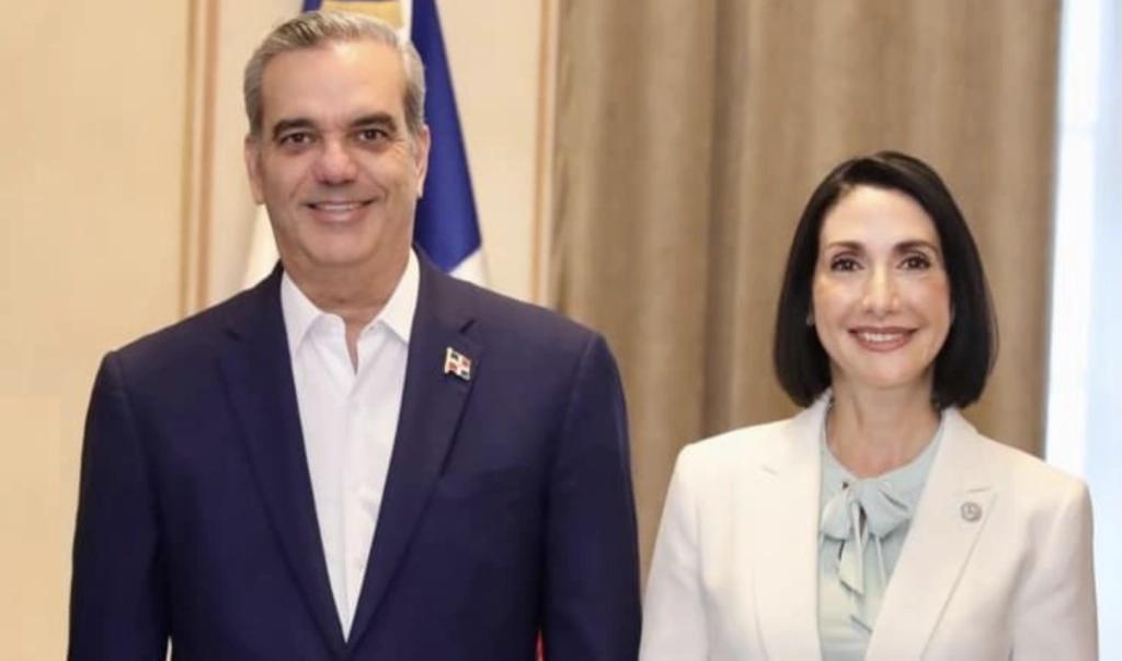 luis abinader junto a su esposa raquel arbaje