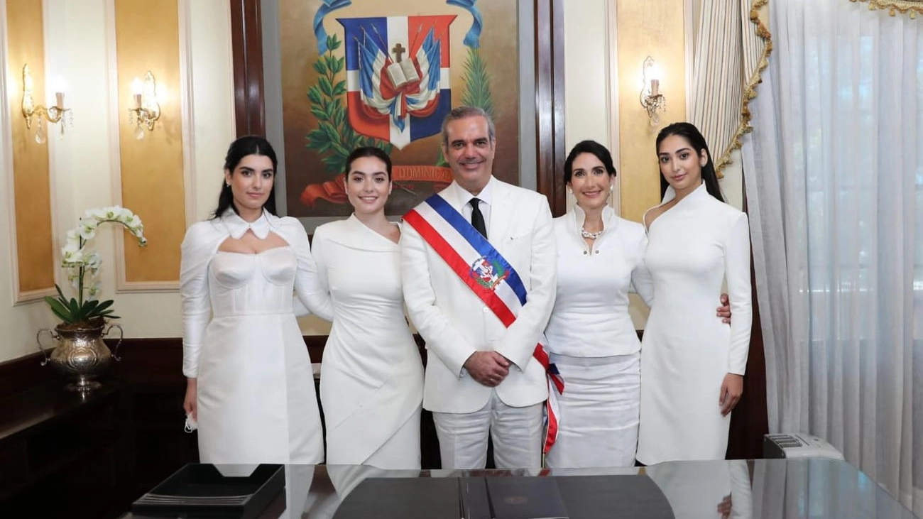 presidente abinader y su familia