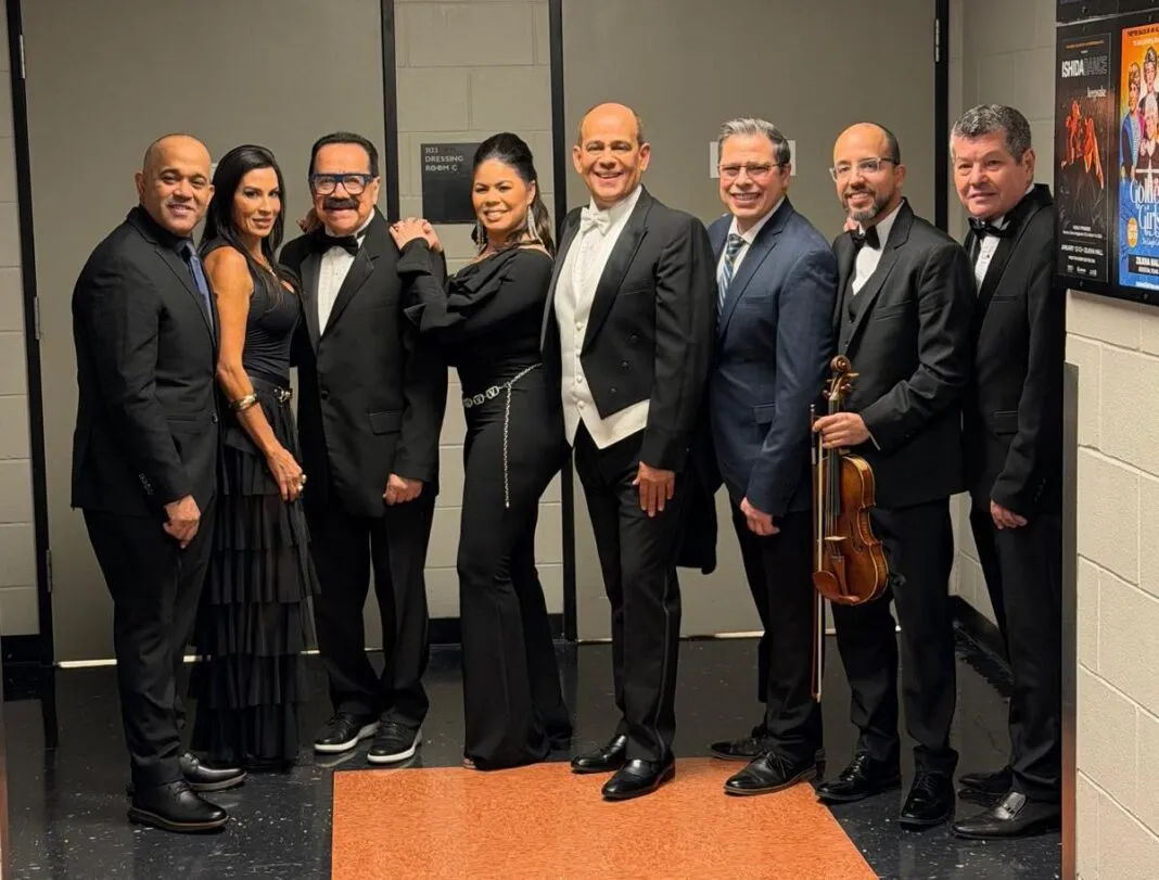 zulinka y miguel junto a la Filarmónica de Houston