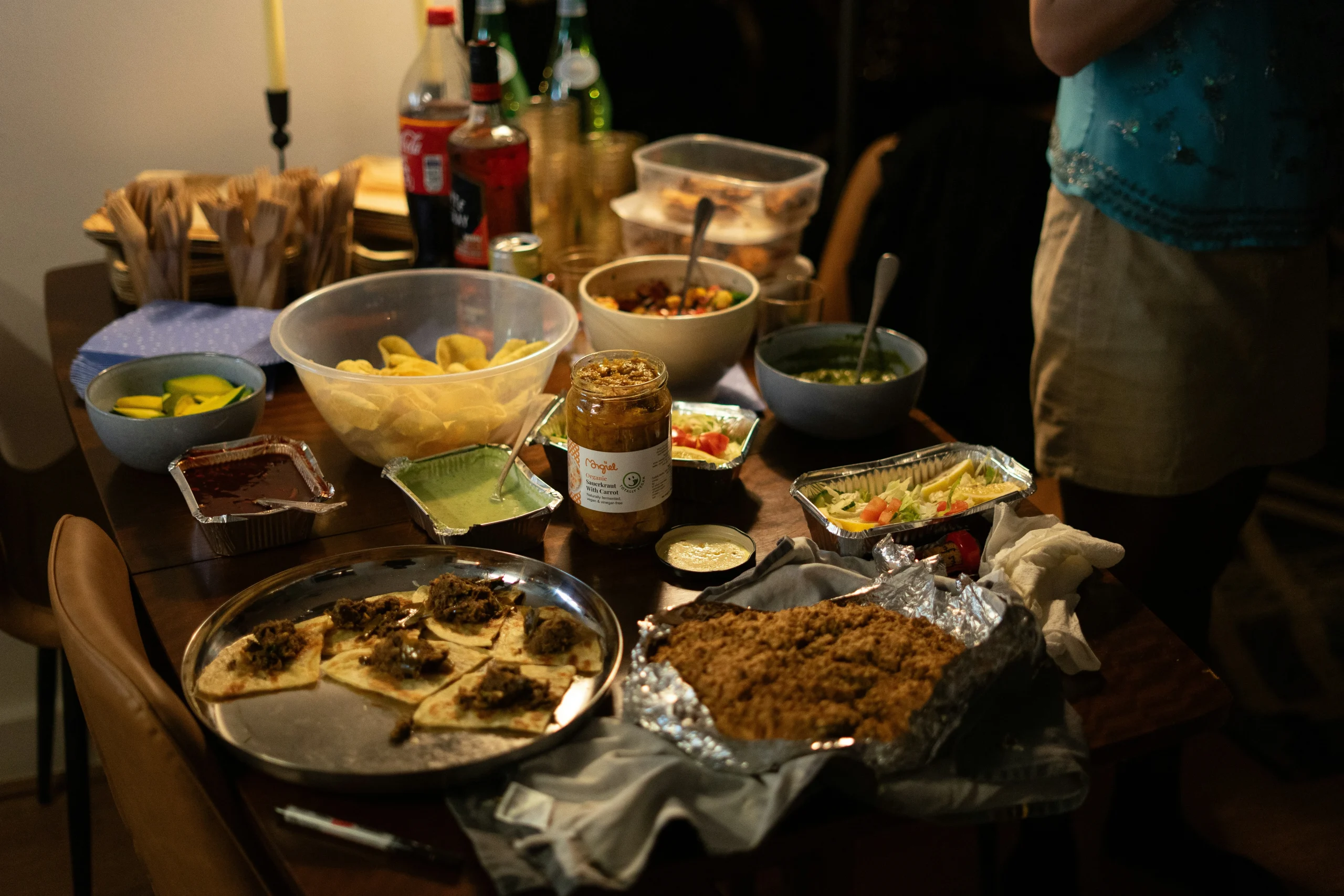 Foto por  <a href="https://unsplash.com/@hyson?utm_source=unsplash&utm_medium=referral&utm_content=creditCopyText">Antony Hyson Seltran</a> on <a href="https://unsplash.com/photos/a-table-laden-with-various-dishes-and-drinks-Y5WKQqWTvmM?utm_source=unsplash&utm_medium=referral&utm_content=creditCopyText">Unsplash</a>