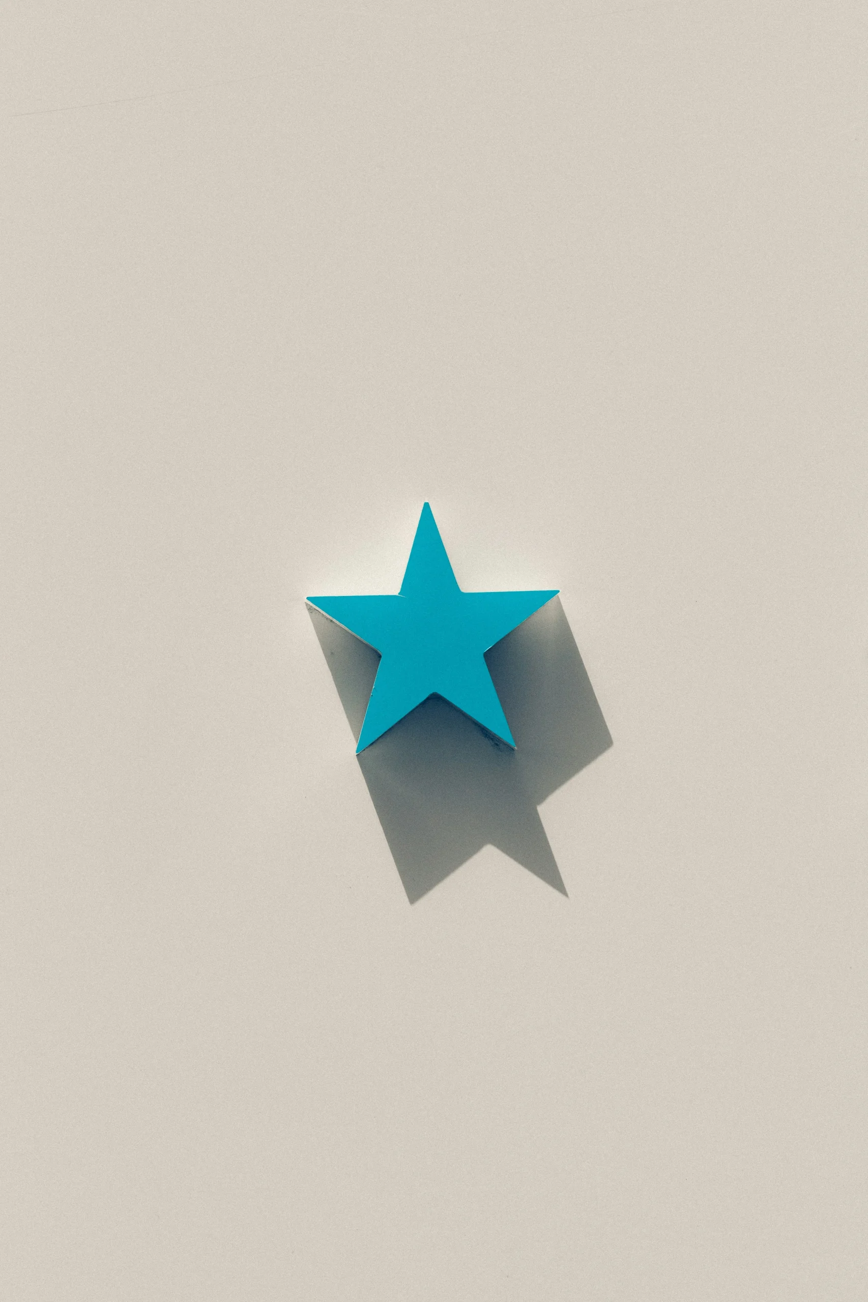 Foto por <a href="https://unsplash.com/@bogomi?utm_source=unsplash&utm_medium=referral&utm_content=creditCopyText">Bogomil Mihaylov</a> on <a href="https://unsplash.com/photos/blue-star-illustration-with-white-background-3iiR4ScIPjs?utm_source=unsplash&utm_medium=referral&utm_content=creditCopyText">Unsplash</a>