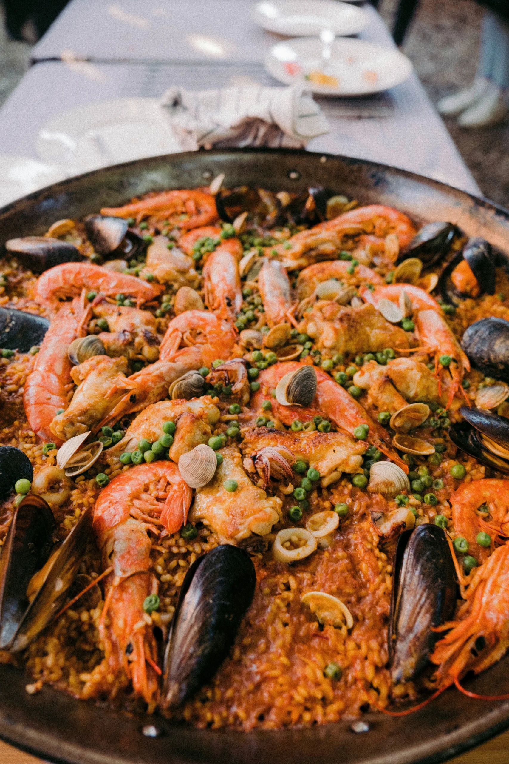 Foto por <a href="https://unsplash.com/@colinandmeg?utm_source=unsplash&utm_medium=referral&utm_content=creditCopyText">Colin + Meg</a> on <a href="https://unsplash.com/photos/a-pan-of-food-OjGywUZ-v-w?utm_source=unsplash&utm_medium=referral&utm_content=creditCopyText">Unsplash</a>