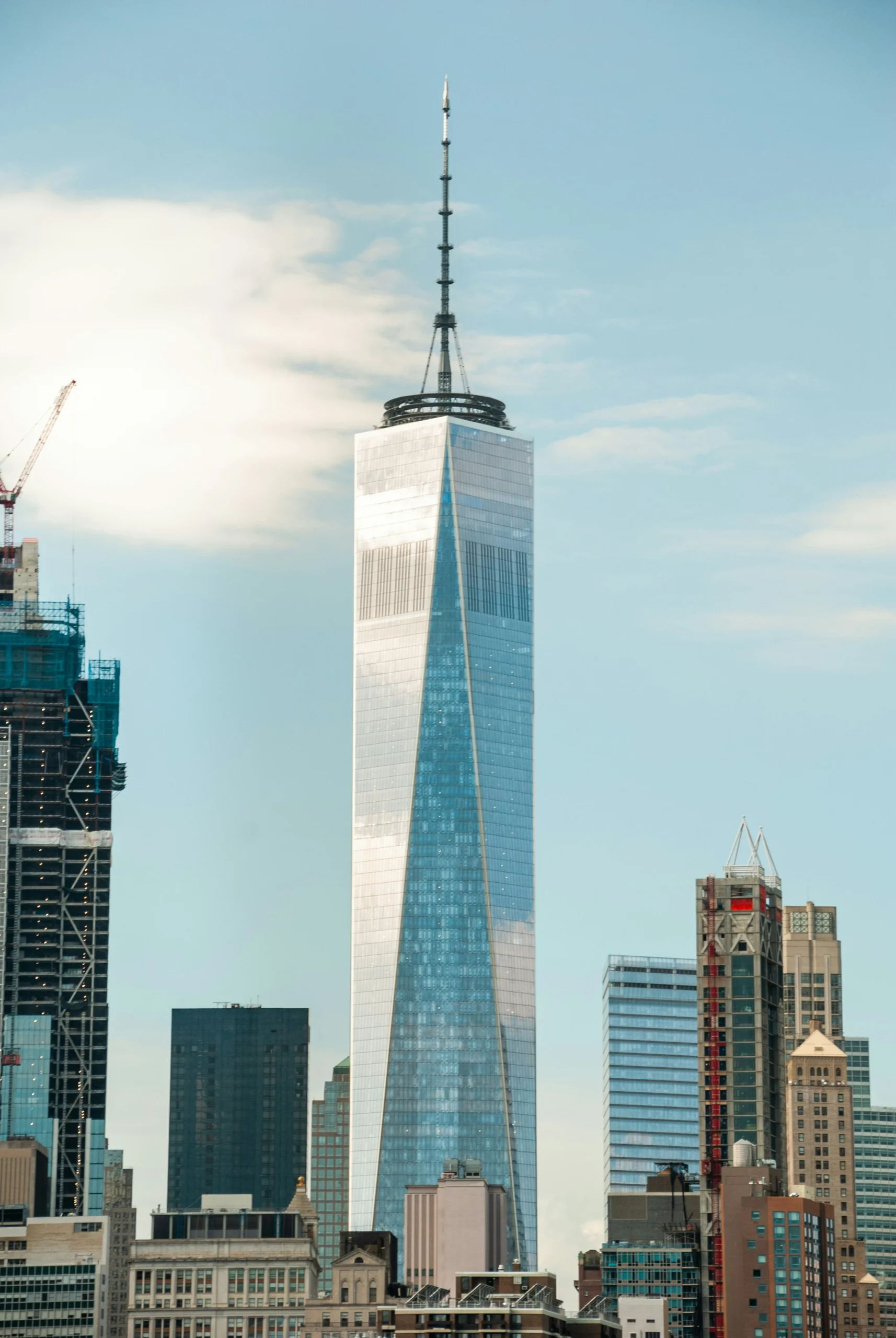 Foto por<a href="https://unsplash.com/@davidvives?utm_source=unsplash&utm_medium=referral&utm_content=creditCopyText">David Vives</a> on <a href="https://unsplash.com/photos/white-and-blue-high-rise-building-PUOfExKWpOU?utm_source=unsplash&utm_medium=referral&utm_content=creditCopyText">Unsplash</a>