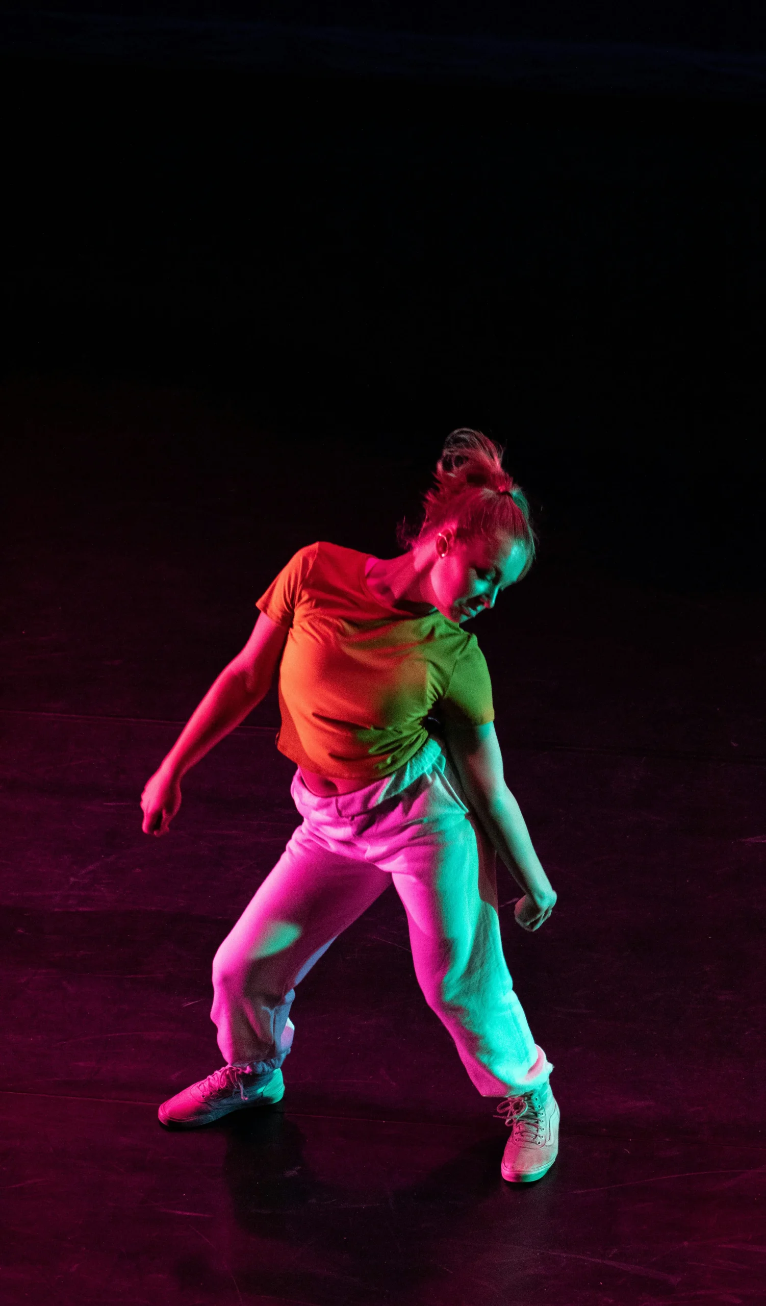 Foto de <a href="https://unsplash.com/es/@forest_ms?utm_source=unsplash&utm_medium=referral&utm_content=creditCopyText">Forest S</a> en <a href="https://unsplash.com/es/fotos/mujer-bailando-en-el-escenario-Pvq2Ik6yv6E?utm_source=unsplash&utm_medium=referral&utm_content=creditCopyText">Unsplash</a> 