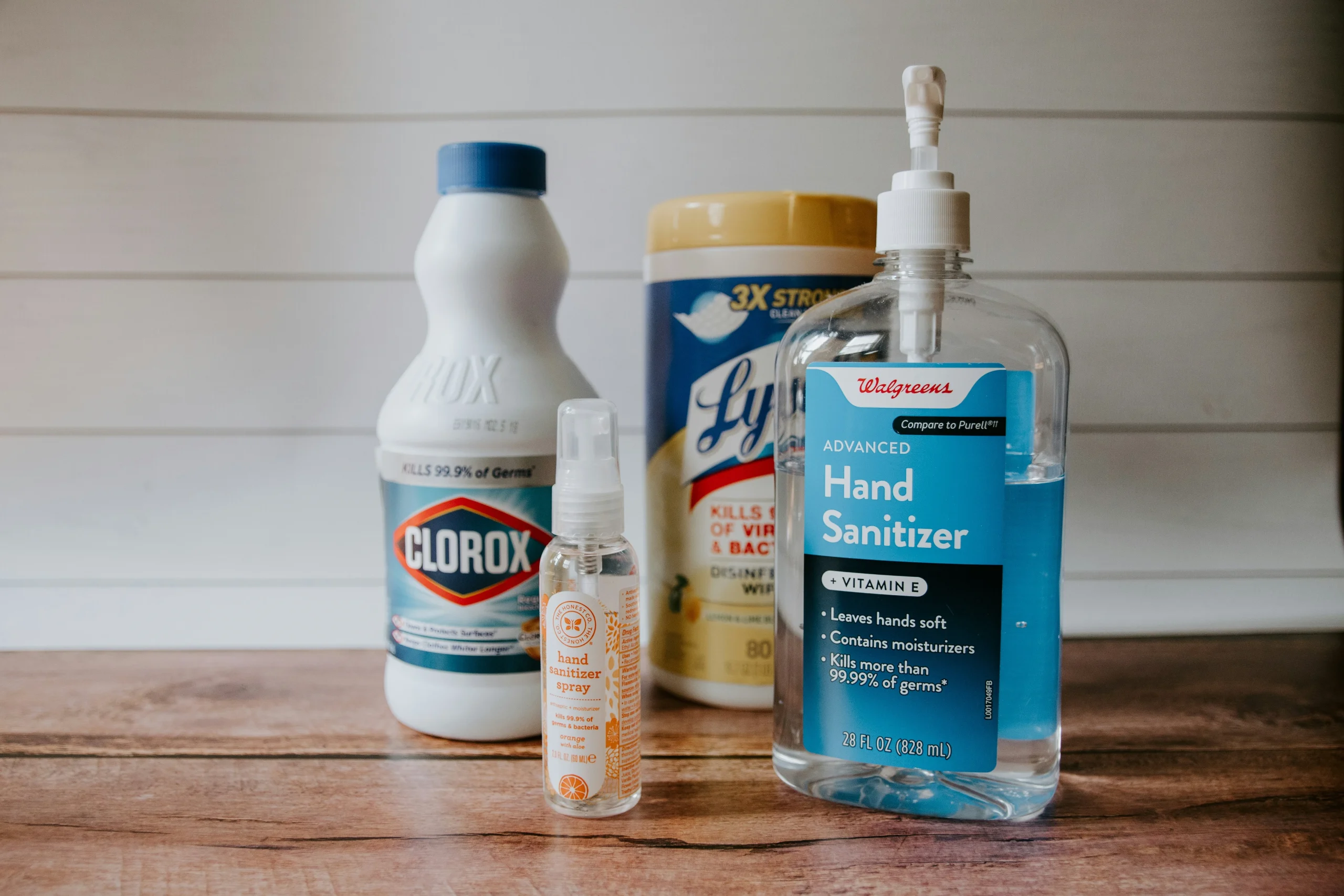 Foto por <a href="https://unsplash.com/@kellysikkema?utm_source=unsplash&utm_medium=referral&utm_content=creditCopyText">Kelly Sikkema</a> on <a href="https://unsplash.com/photos/a-bottle-of-hand-sanitizer-next-to-a-bottle-of-hand-sanitizer-xp-ND7NjWaA?utm_source=unsplash&utm_medium=referral&utm_content=creditCopyText">Unsplash</a>