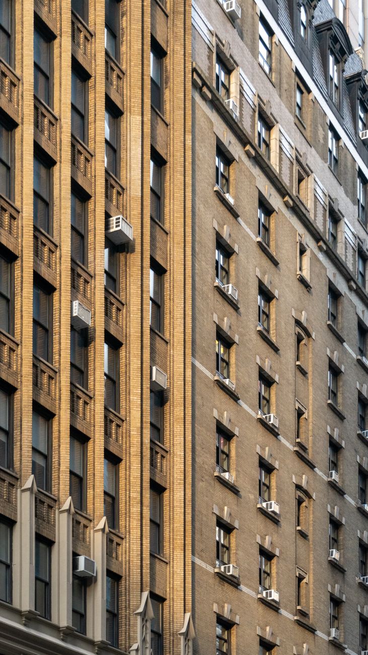 Fachadas de edificios residenciales de ladrillo en Nueva York