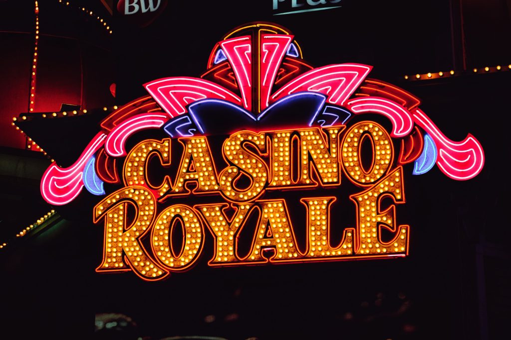 Letreros de neón en Las Vegas de noche