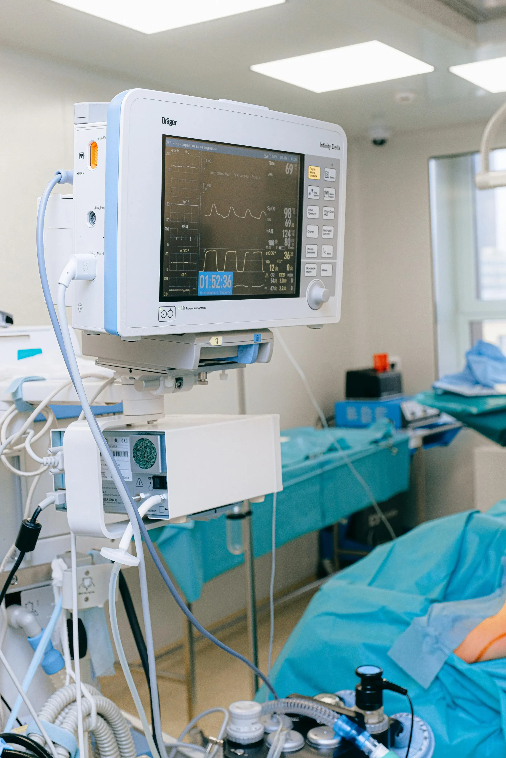 <a href="https://www.pexels.com/es-es/foto/equipo-medico-en-una-sala-de-operaciones-3844581/" target="_blank" rel="noopener noreferrer"> Foto de Anna Shvets </a> 