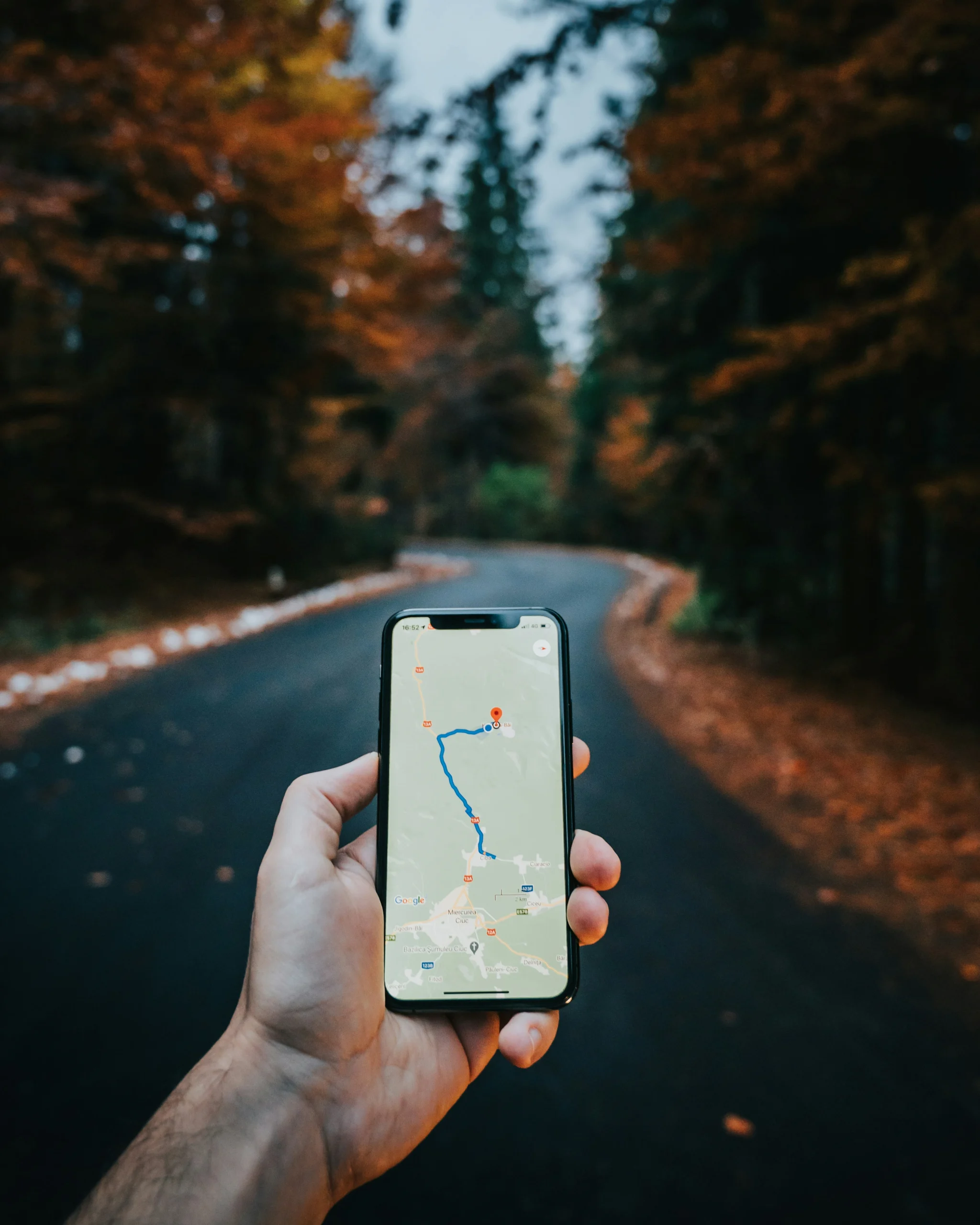 Foto por <a href="https://unsplash.com/@tamas_tuzeskatai?utm_source=unsplash&utm_medium=referral&utm_content=creditCopyText">Tamas Tuzes-Katai</a> on <a href="https://unsplash.com/photos/person-holding-white-iphone-5-c-rEn-AdBr3Ig?utm_source=unsplash&utm_medium=referral&utm_content=creditCopyText">Unsplash</a>