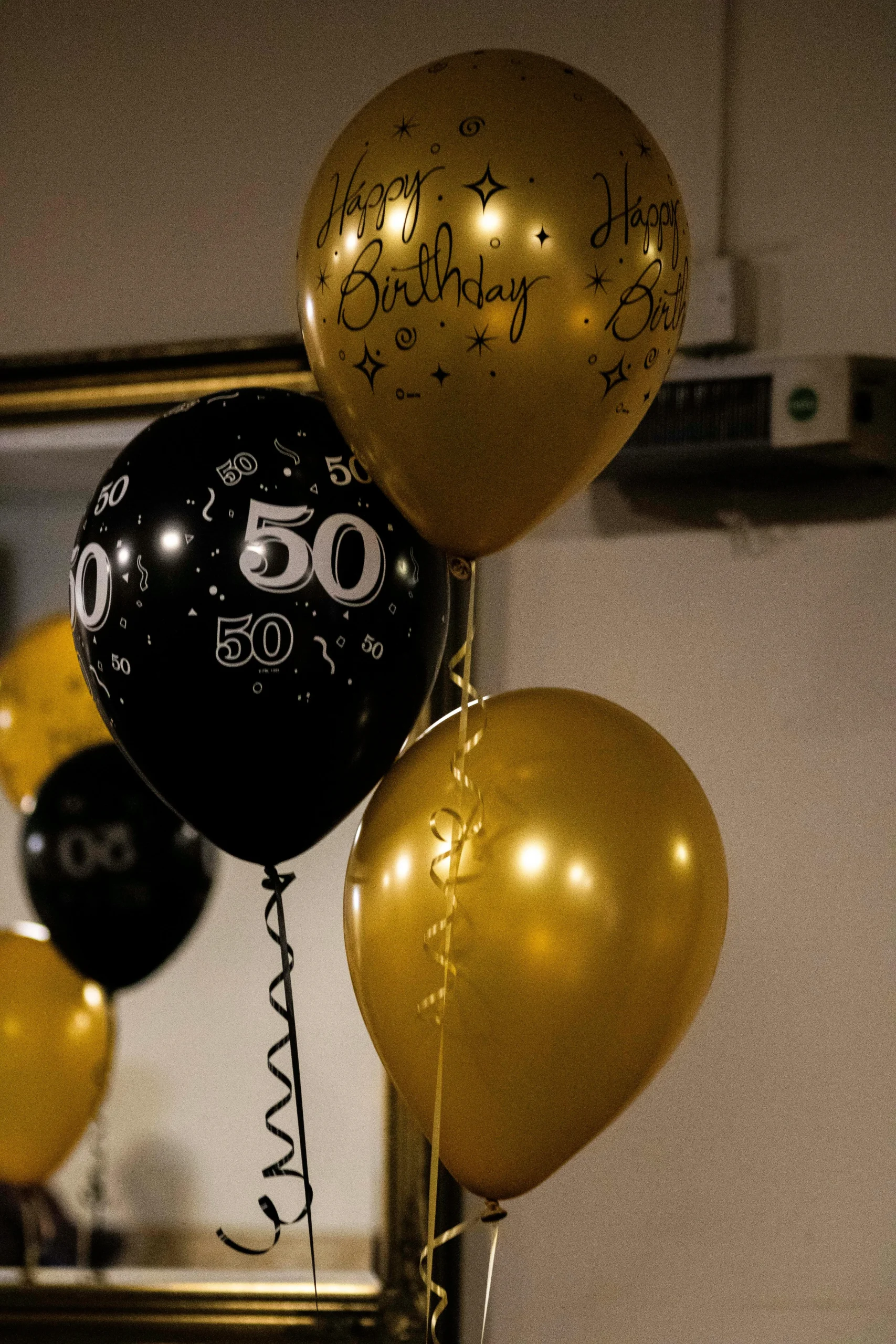 <a href="https://www.pexels.com/es-es/foto/celebracion-cumpleanos-globos-espejo-20399328/" target="_blank">Foto de Snap Perfections</a>