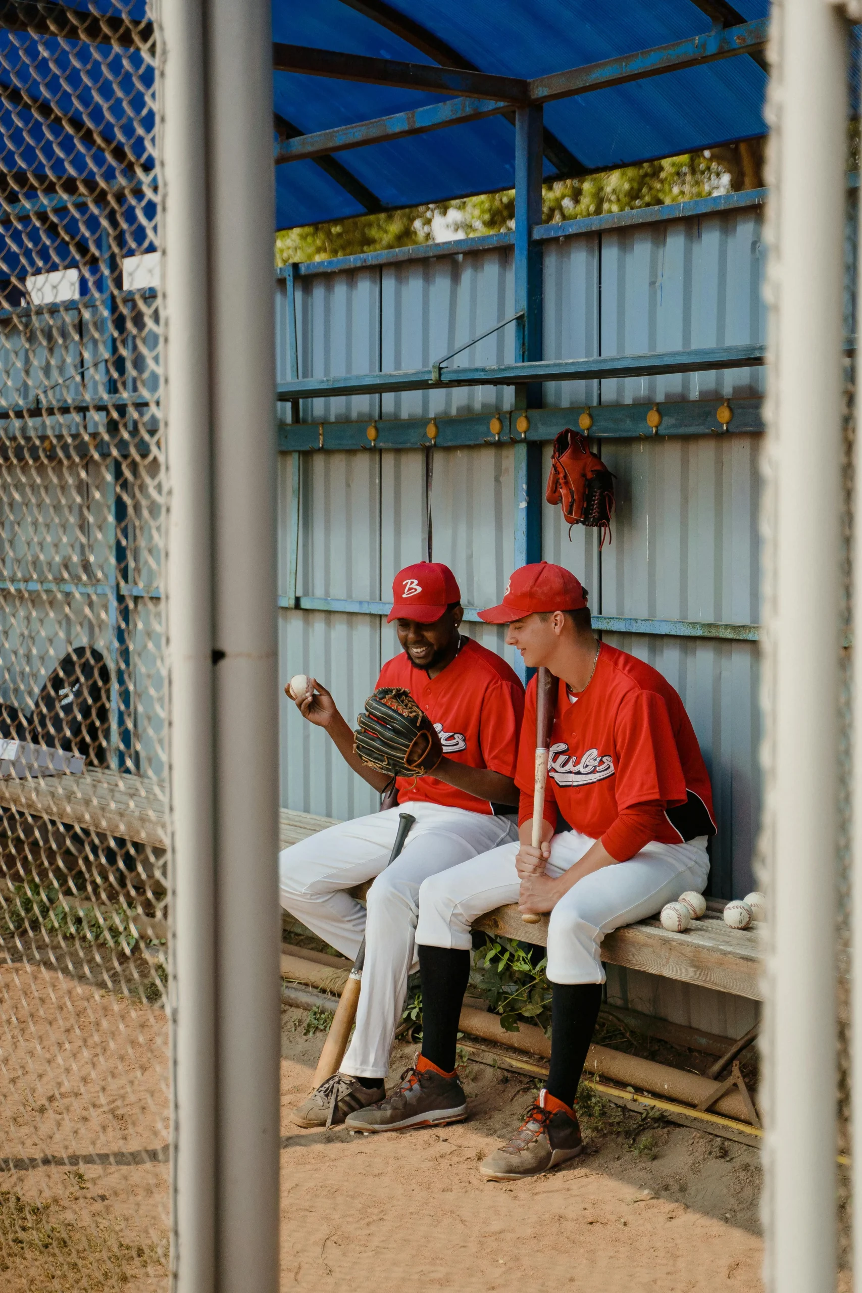 <a href="https://www.pexels.com/es-es/foto/banco-hombres-sentado-esperando-5184693/" target="_blank">Foto de Tima Miroshnichenko</a>