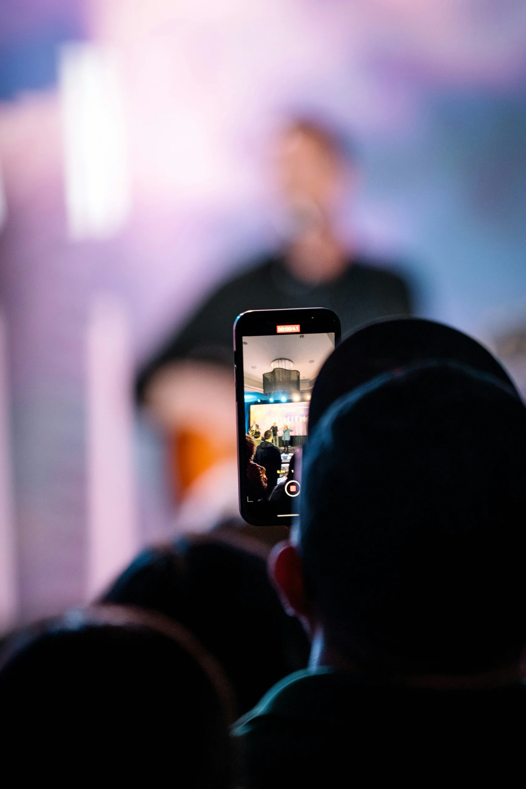 Foto de <a href="https://unsplash.com/es/@rodlong?utm_source=unsplash&utm_medium=referral&utm_content=creditCopyText">Rod Long</a> en <a href="https://unsplash.com/es/fotos/una-persona-tomando-una-foto-con-un-telefono-celular-Ute2oUhlH4A?utm_source=unsplash&utm_medium=referral&utm_content=creditCopyText">Unsplash</a>      