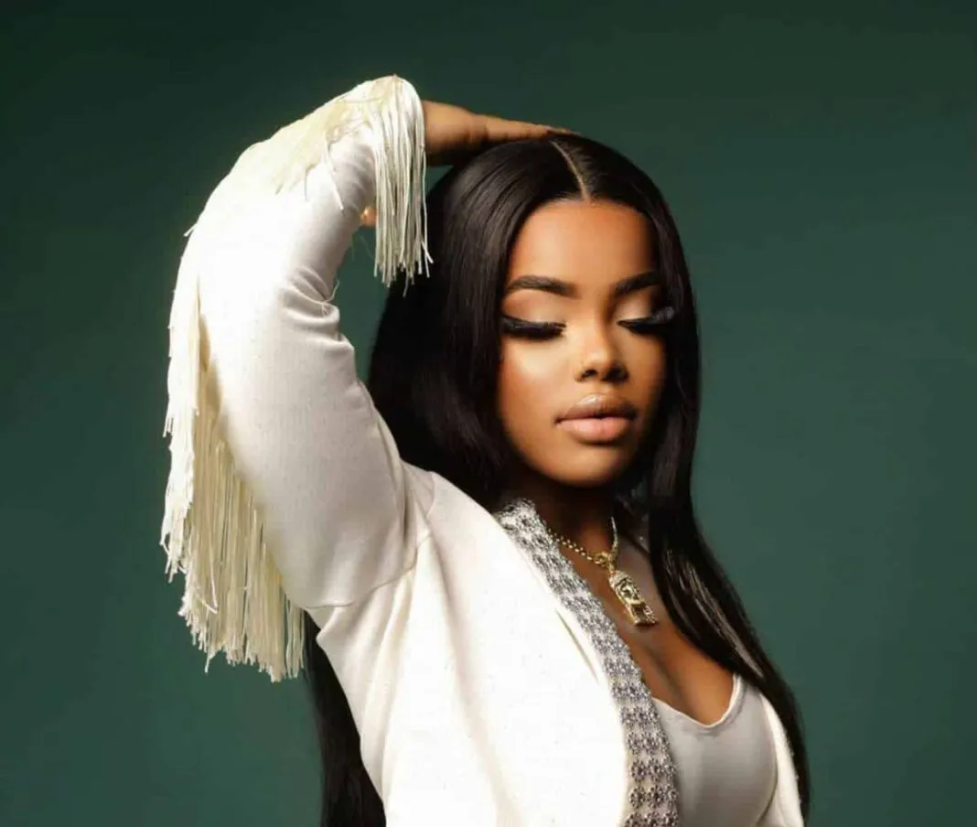 Imagen de la urbana La Más Doll. Foto por De Último Minuto.