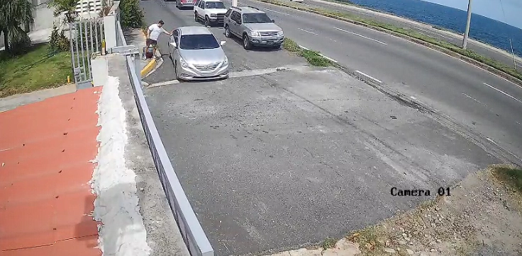Cámara capta últimos momentos de hombre reportado como desaparecido en el Malecón SD; investigan si se lanzó al ma. Foto por Noticias SIN.