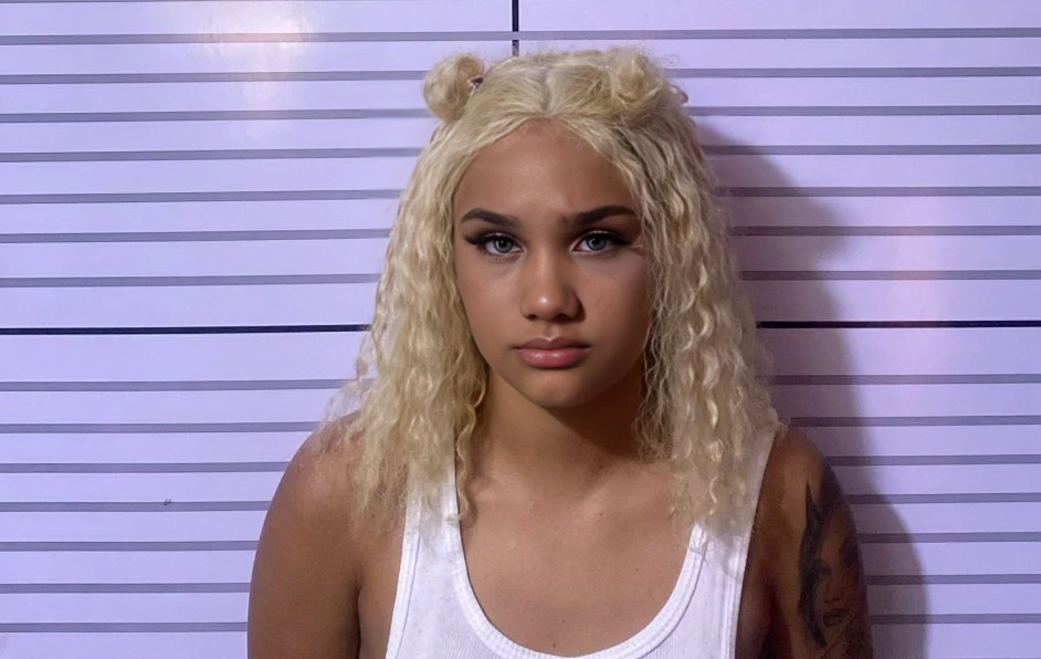 La Policía Nacional informó el arresto de la exponente urbana Ashley Mariel Sánchez Victoriano "Masha" y otros dos jóvenes en Boca Chica.