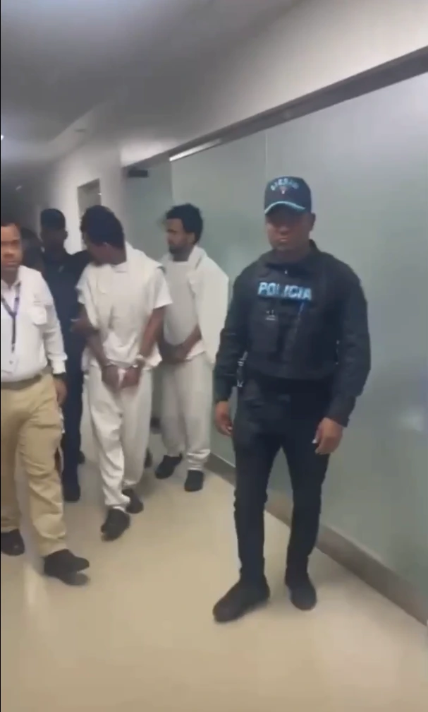 Momento del traslado por parte de la policia nacional