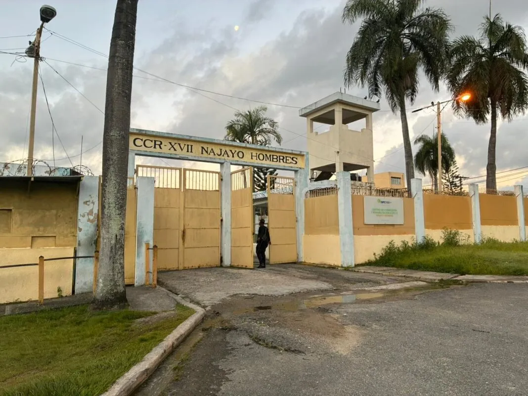 Mario José Redondo Llenas salió en libertad a las 7:00 de la mañana tras cumplir 30 años de prisión. Foto por De Último Minuto.