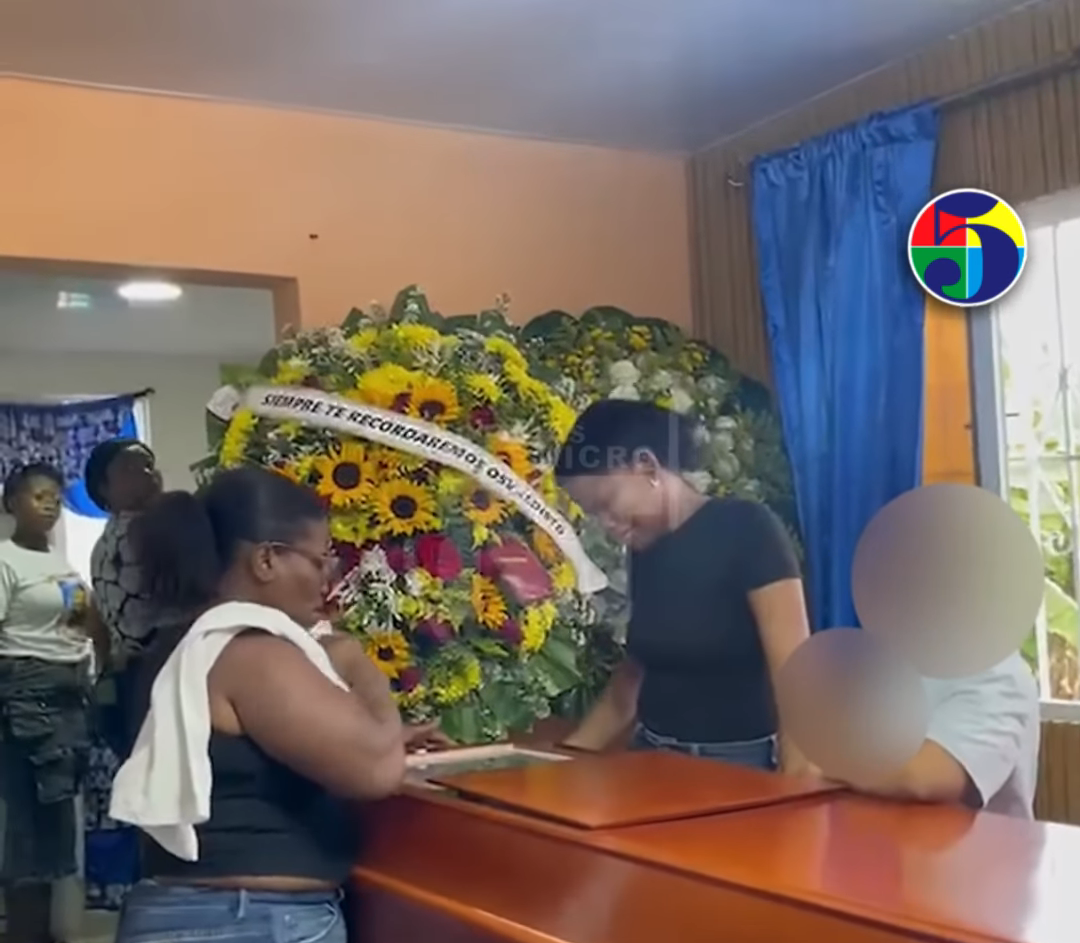 Momentos del velatorio de la victima