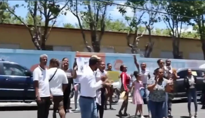 Familiares y allegados pidiendo justicia por el caso