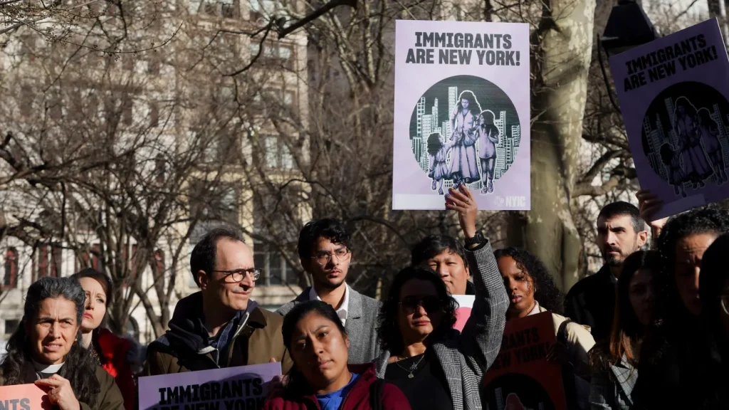 Green Card: quiénes deben esperar el proceso fuera de Estados Unidos — imagen 1