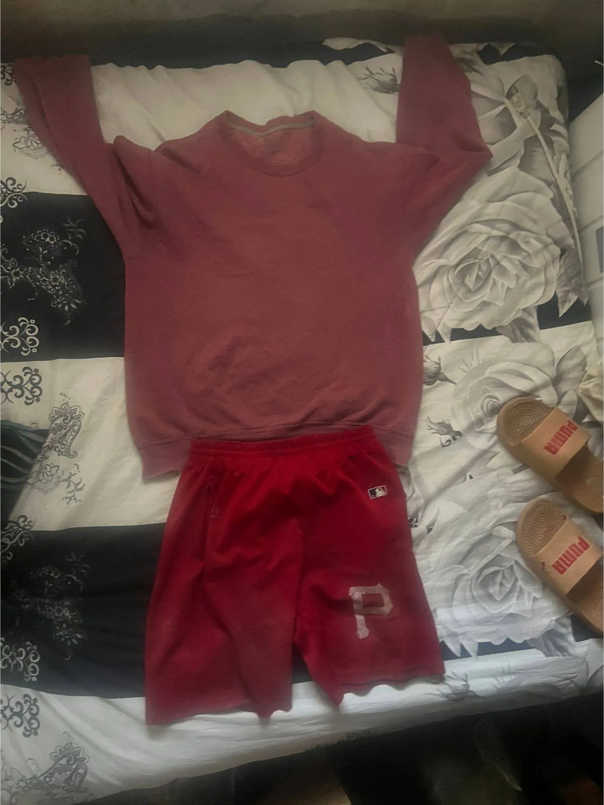 Supuesta ropa del joven cuando allanaron su vivienda