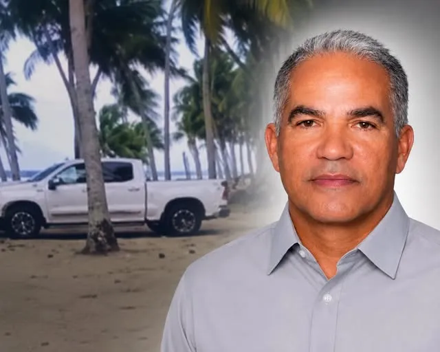 El hombre dejó la guagua estacionada frente a la playa