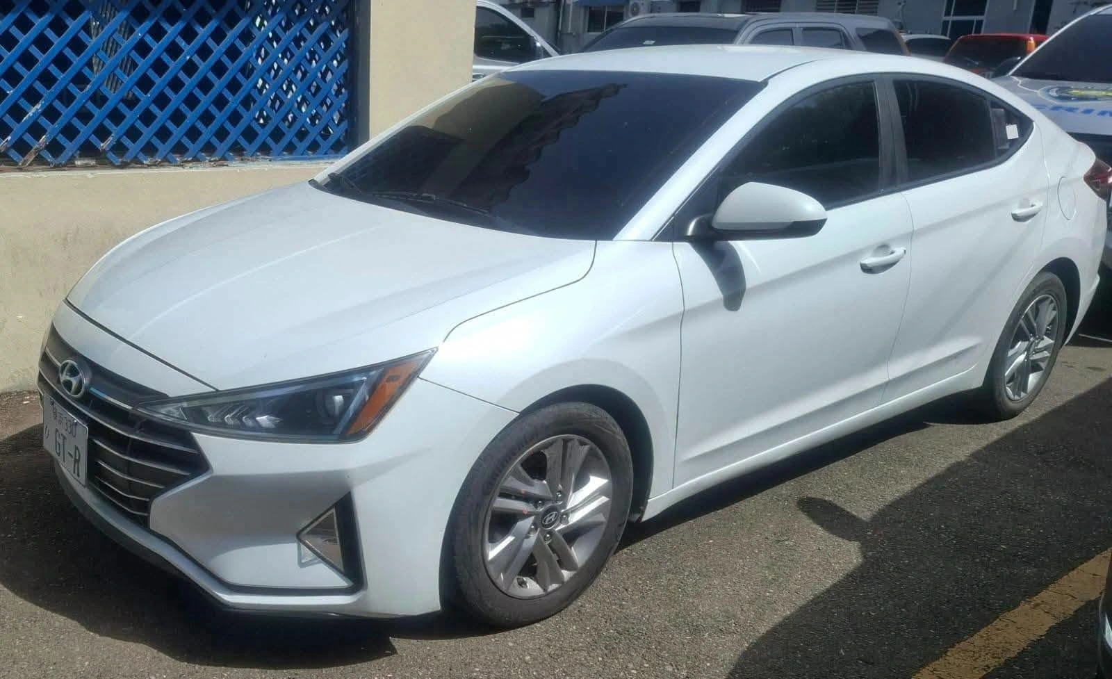 vehículo Hyundai Elantra