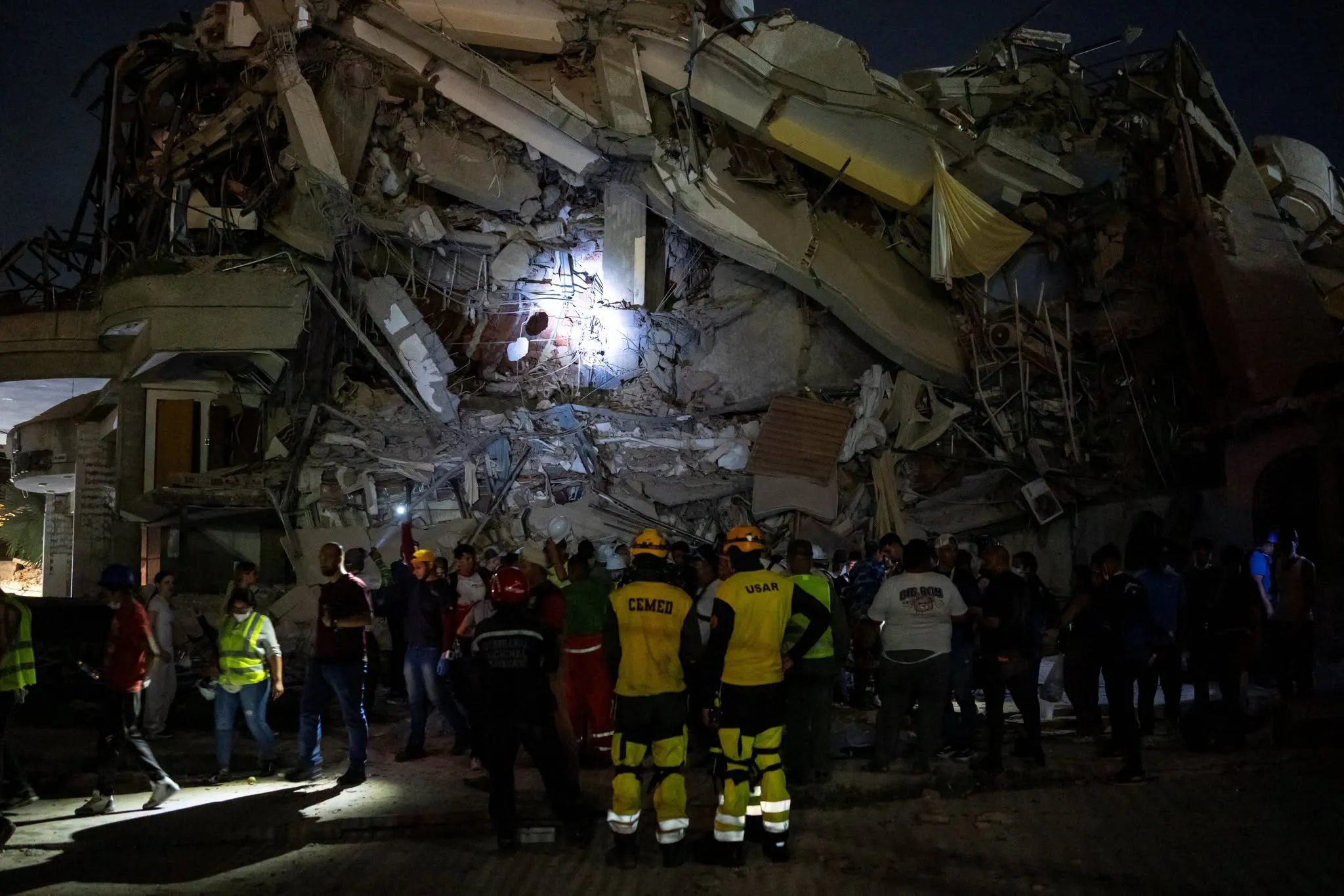 La Guaira tras terremotos, edificio colapsado