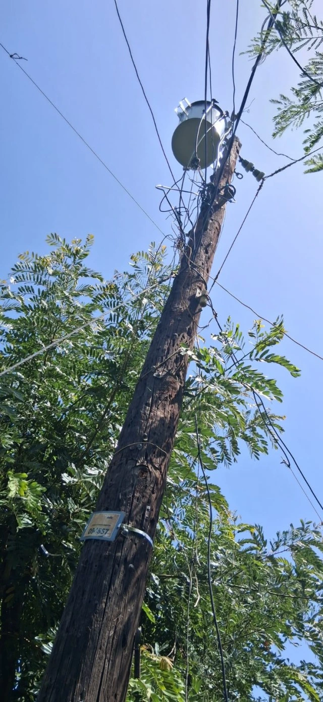 Conexión irregular en Pinzón, Elías Piña. (Foto: fuente externa).
