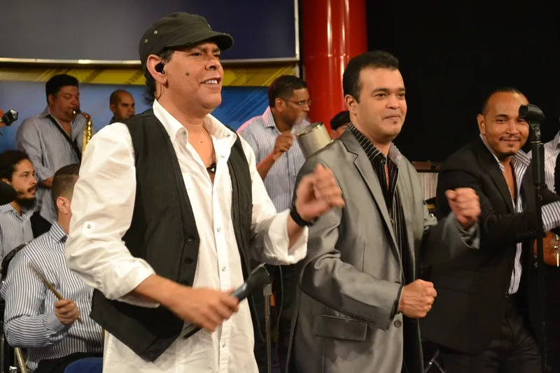 Alex Bueno y Fernando Villalona