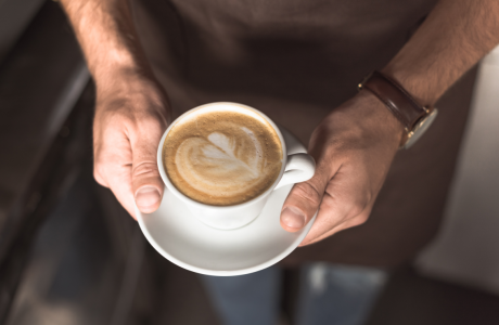 Café y digestión: alimentos que pueden causar molestias y cómo ajustar el consumo — portada
