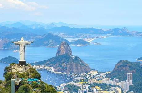 Viajero dominicano planificando un recorrido por Suramérica — portada