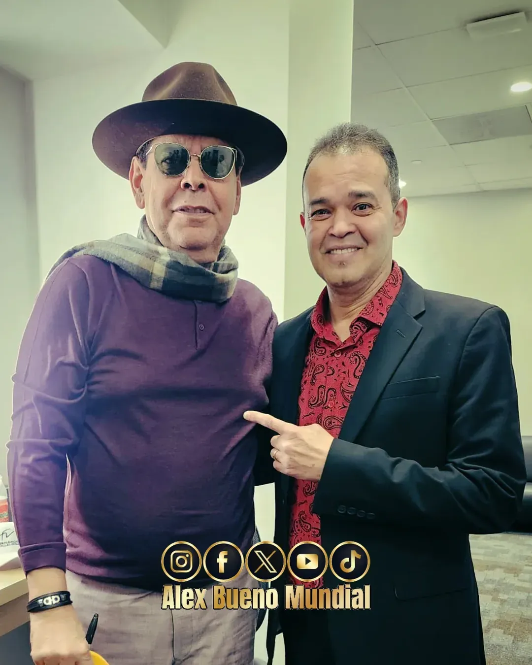 Alex Bueno junto a Fernando Villalona