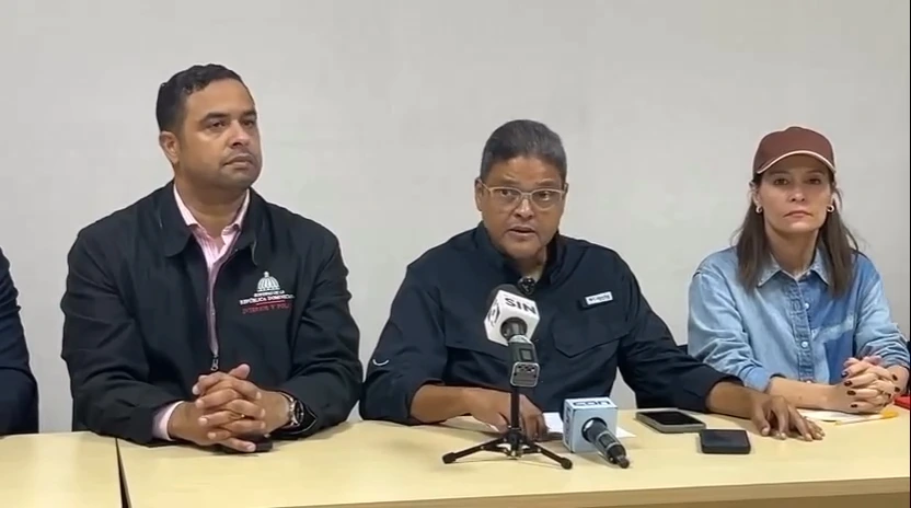 Director del COE, Juan Manuel Méndez ofreciendo informe de la situacion en bayahibe