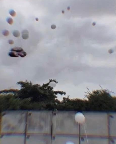 Homenaje con globos que hicieron a la infante en su sepultura