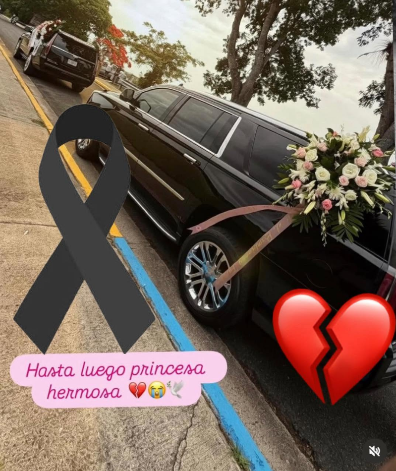 Llegada de los vehiculos funebres al cementerio