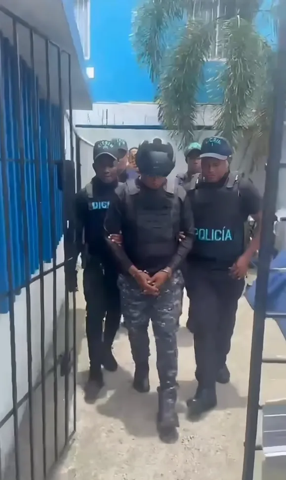 José Francisco Moreta Heredia policia que ultimo a Darlin Enmanuel Mercado Reyes siendo detenido