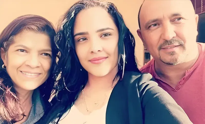 Martha Heredia y sus padres.
